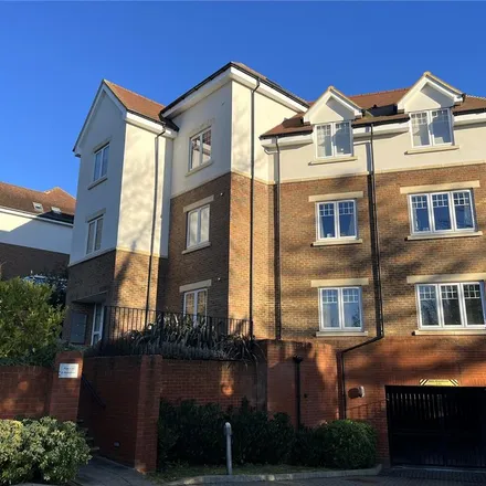Rent this 2 bed apartment on 1 High Tree Close in London, CR8 2FL