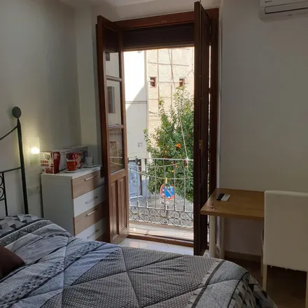 Image 5 - Calle Loarte, 18010 Granada, Spain - Apartment for rent