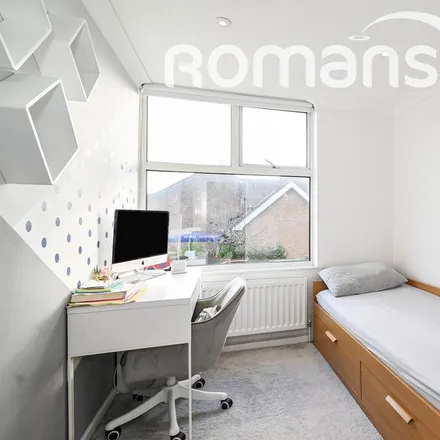 Image 2 - Coningsby, Easthampstead, RG12 7BE, United Kingdom - Room for rent