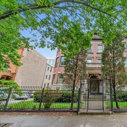 Buy this 3 bed condo on 4878-4880 North Kenmore Avenue in Chicago, IL 60640