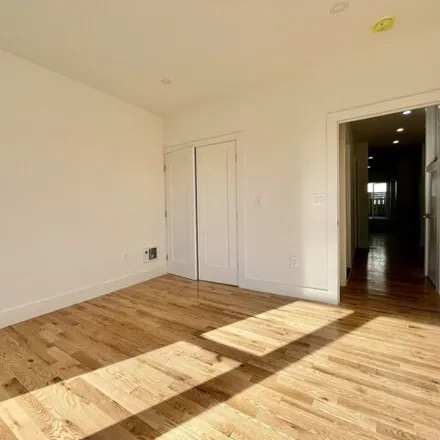 Image 4 - La Familia, 938 4th Avenue, New York, NY 11232, USA - Apartment for rent