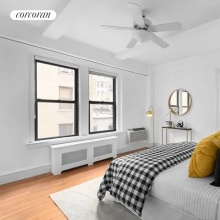 Image 5 - 245 West 74th Street, New York, NY 10023, USA - Apartment for sale