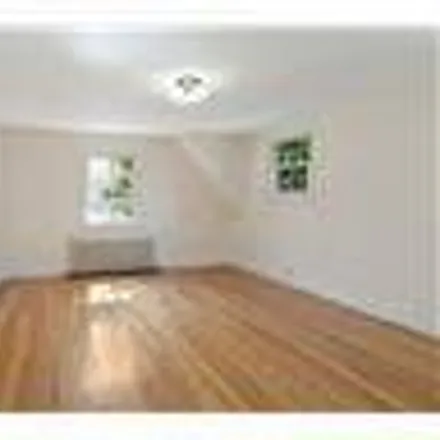 Image 4 - 310 Chatterton Parkway, City of White Plains, NY 10530, USA - House for sale