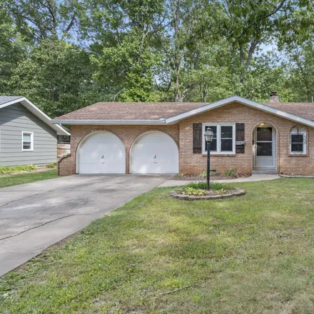 Buy this 3 bed house on 918 South Devonshire Drive in Springfield, MO 65802