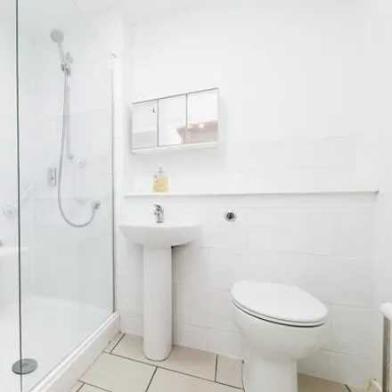 Image 3 - Delivery Office, Abbs Cross Gardens, London, RM12 4XJ, United Kingdom - Apartment for sale