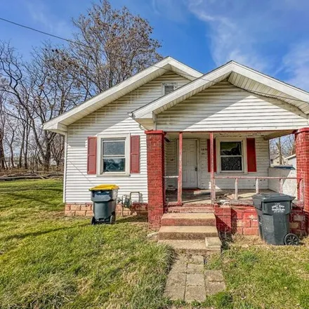 Buy this 2 bed house on 1664 West 22nd Street in Anderson, IN 46016