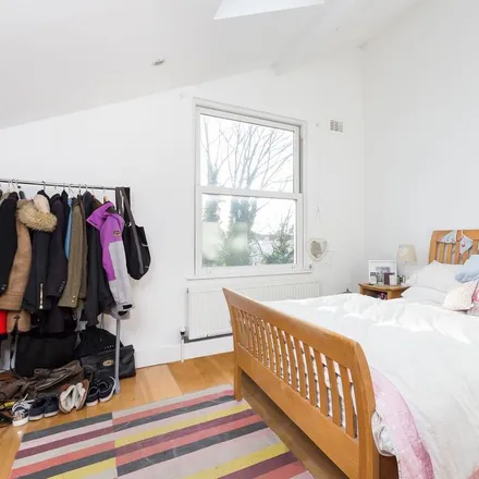 Rent this 2 bed apartment on Bikehangar 540 in Killyon Road, London