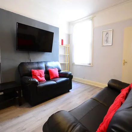Rent this 4 bed room on 2A Edinburgh Road in Liverpool, L7 8RD