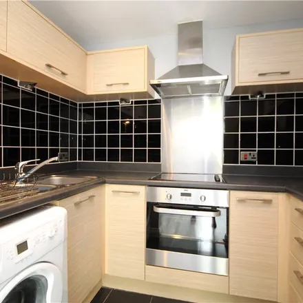 Rent this 2 bed apartment on Chalfont Road in London, SE25 4FF