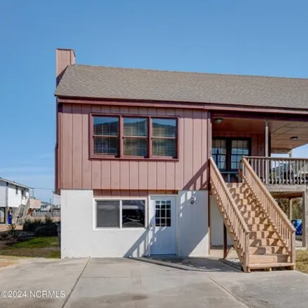 Buy this 3 bed house on 154 Florida Avenue in Carolina Beach, NC 28428