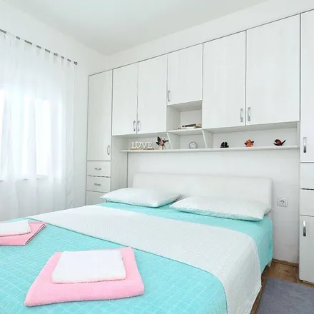 Rent this 3 bed apartment on 23243 Općina Jasenice