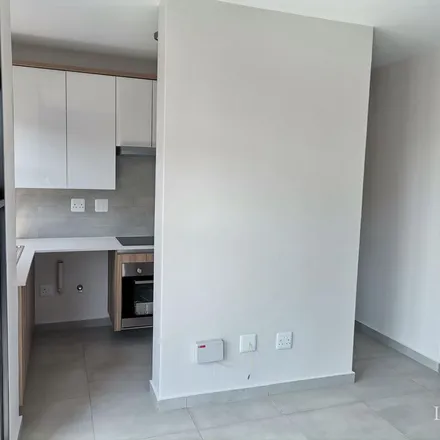 Image 2 - Graham Road, Shere, Gauteng, 0050, South Africa - Apartment for rent
