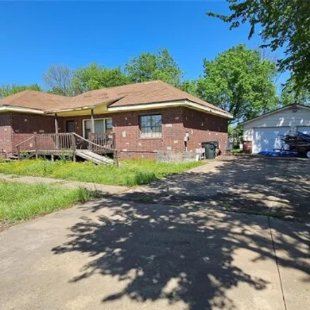 Buy this 3 bed house on 991 East Hayes Street in Okmulgee, OK 74447