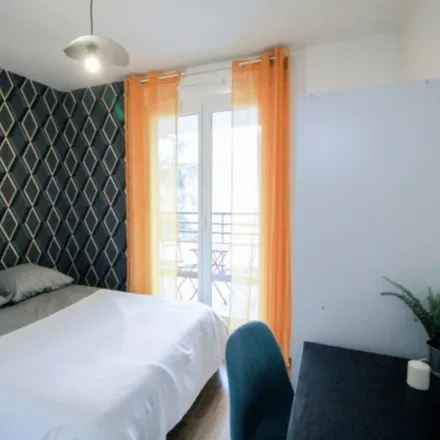Rent this 4 bed room on 22 Avenue Francis de Pressensé in 69200 Vénissieux, France