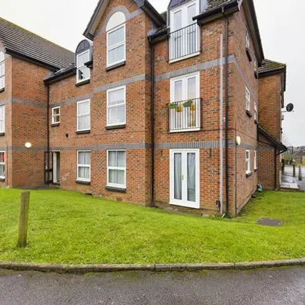 Rent this 2 bed apartment on Royal Court in Upper Grosvenor Road, Hampton Park