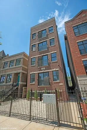 Rent this 3 bed condo on 4824 South Champlain Avenue in Chicago, IL 60615