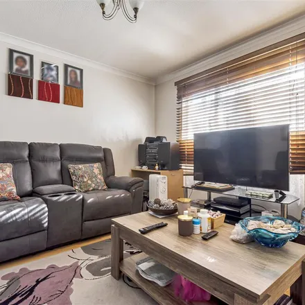 Rent this 3 bed apartment on Maldive Road in Basingstoke, RG24 9XE