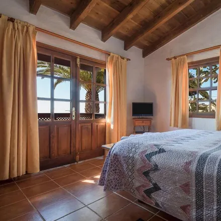 Rent this 3 bed house on Arona in Santa Cruz de Tenerife, Spain