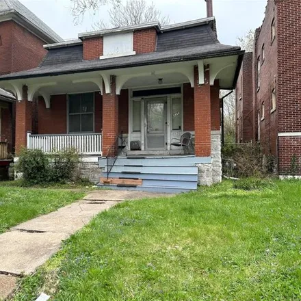 Buy this 2 bed house on 4842 Hammett Place in St. Louis, MO 63113