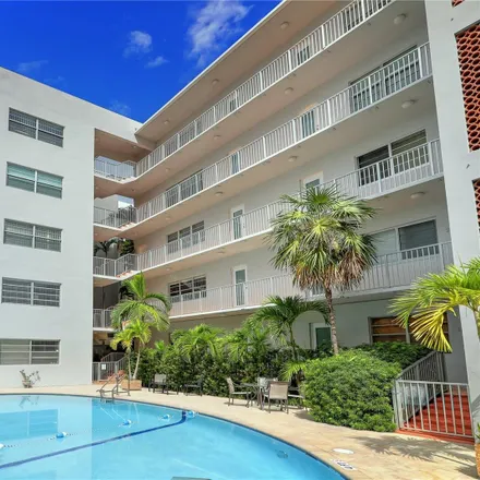 Image 3 - 650 Southwest 24th Street, Coral Gables, FL 33134, USA - Condo for sale