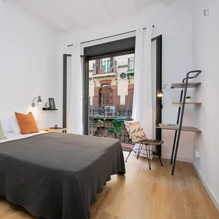 Rent this 3 bed room on Carrer del Poeta Cabanyes in 40, 08004 Barcelona