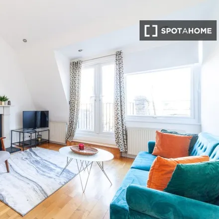 Rent this 3 bed apartment on 18 Warwick Road in London, SW5 9UB