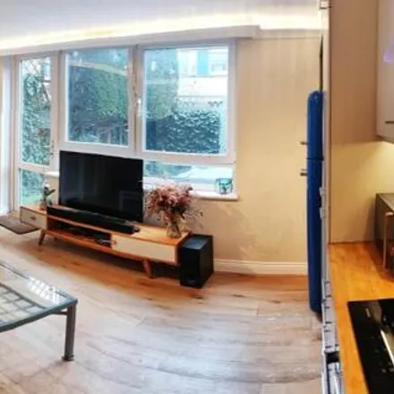 Rent this 3 bed duplex on unnamed road in London, SW11 3PS