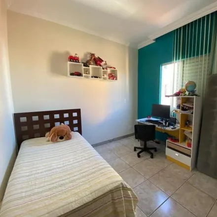 Buy this 3 bed apartment on Rua Professor Nardelli Benfica in Fernão Dias, Belo Horizonte - MG