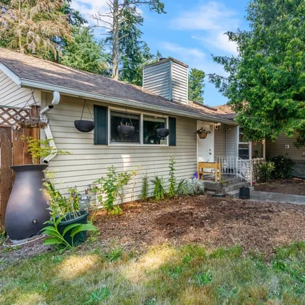 Buy this studio townhouse on 6007 Dale Way in Lynnwood, WA 98036