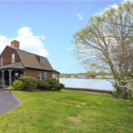 Buy this 4 bed house on 482 County Road in Barrington, RI 02806