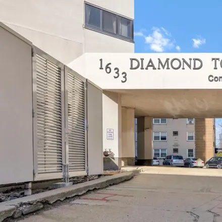 Image 2 - Diamond Tower, 1633 North Prospect Avenue, Milwaukee, WI 53202, USA - House for rent