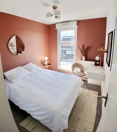 Rent this 1 bed apartment on 33 Cours de Québec in 33300 Bordeaux, France
