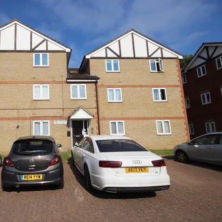 Rent this 1 bed apartment on Maplin Park in Langley, SL3 8XZ