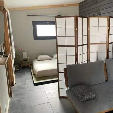 Rent this 1 bed house on 69560 Saint-Cyr-sur-le-Rhône
