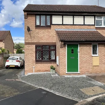 Rent this 2 bed duplex on Shelley Close in Amblecote, DY8 4NE