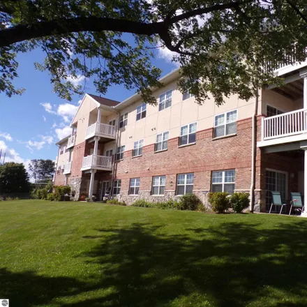 Buy this 2 bed condo on 301 North Lake Street in Cadillac, MI 49601