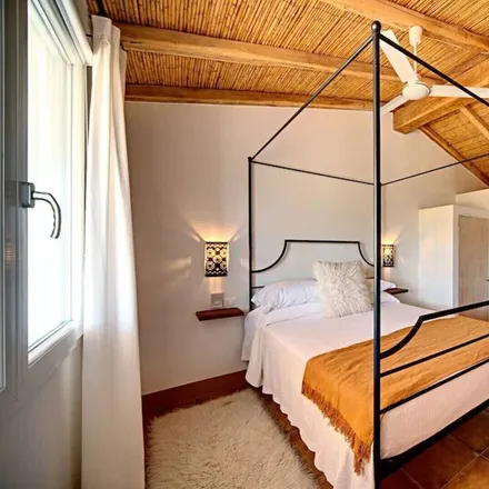 Rent this 2 bed townhouse on 08020 Garteddi/Galtellì NU