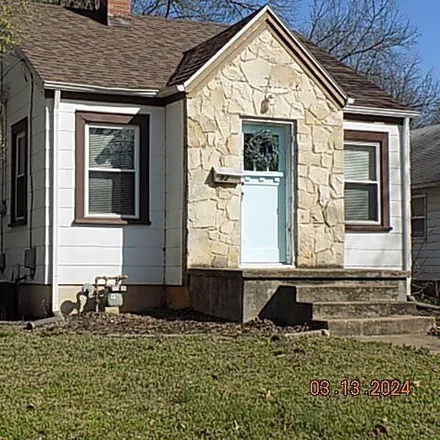 Buy this 2 bed house on 928 South Broadway Avenue in Springfield, MO 65806