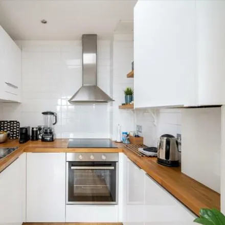 Image 5 - 12 Chepstow Crescent, London, W11 3EB, United Kingdom - Apartment for sale