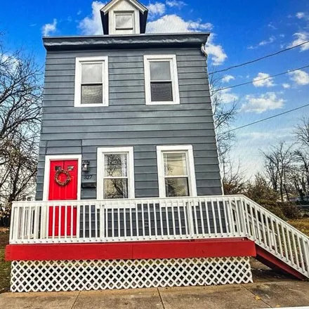 Rent this 3 bed house on 325 Clarkson Street in Burlington, NJ 08016