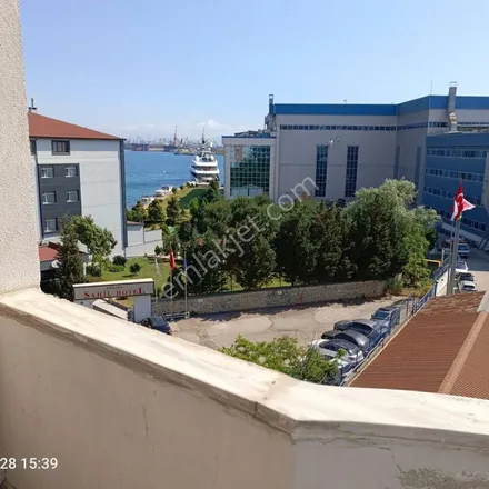 Rent this 3 bed apartment on D100 in 34903 Pendik, Turkey