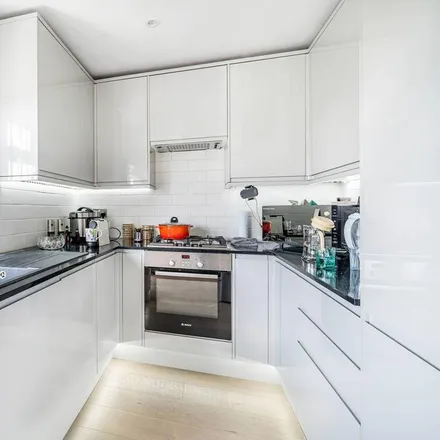 Rent this 3 bed apartment on Beechwood Close in The Hale, London