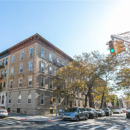 Image 3 - 165 Patchen Avenue, New York, NY 11221, USA - Townhouse for sale