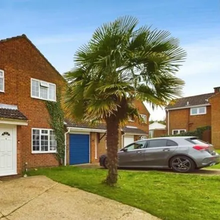 Buy this 4 bed house on Mercury Gardens in Hamble-le-Rice, SO31 4NZ