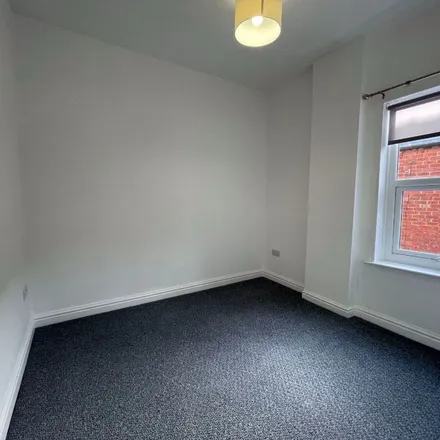 Image 6 - Queen Street, Mossley, OL5 9AJ, United Kingdom - Apartment for rent