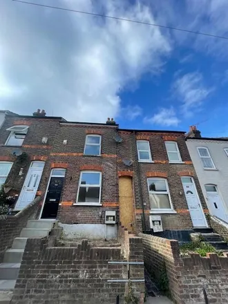 Rent this 2 bed townhouse on Milton Road in Luton, LU1 5JB