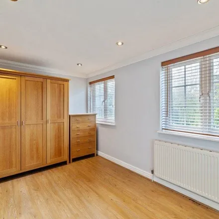 Image 9 - 68 Brading Crescent, London, E11 3RX, United Kingdom - Apartment for rent