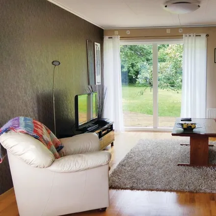 Rent this 5 bed house on 431 30 Mölndal
