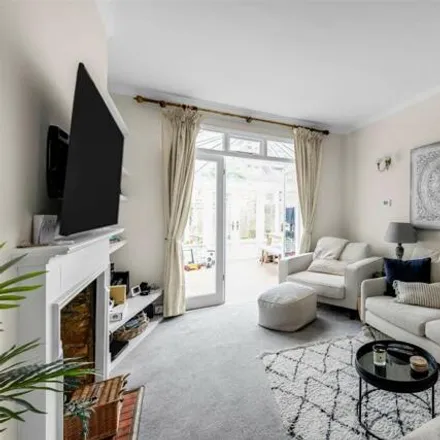 Image 2 - 103 Elm Grove Road, London, SW13 0DE, United Kingdom - Apartment for sale