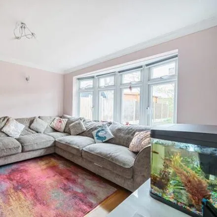 Image 3 - West Malling Way, London, RM12 5RS, United Kingdom - House for sale